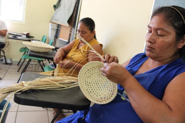 Capacita IFAT a niños y adultos artesanos de Centla y Nacajuca