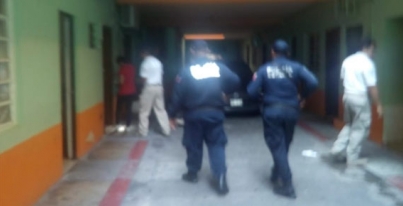 Elementos de la SSPC aseguraron a 31 extranjeros en situación migratoria irregular en un hotel del centro de Villahermosa