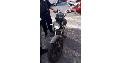 La SSPC aseguró una motocicleta Italika, que portaba placas sobre puestas.