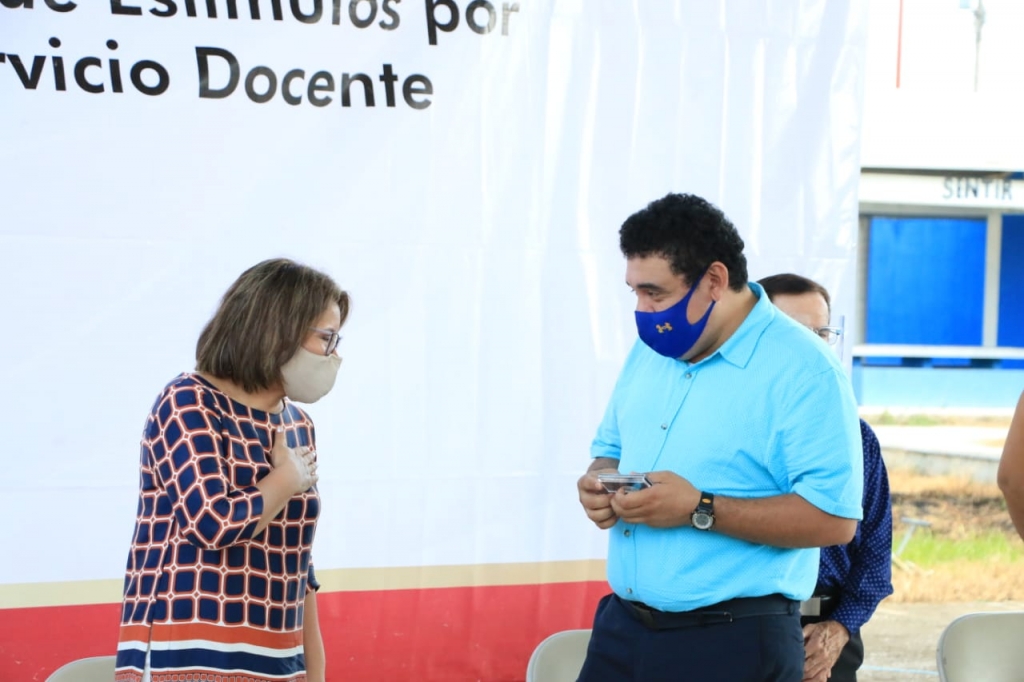 Entrega Estímulos Docentes Huimanguillo 18.jpg