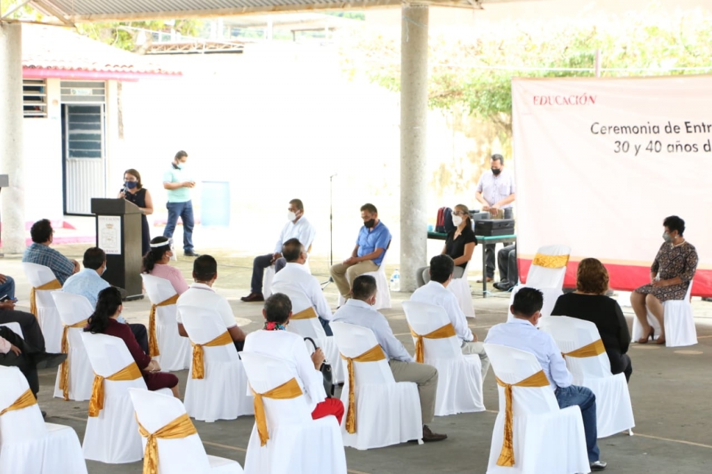 Entrega de Estímulos Docentes Nacajuca 4_0.jpg