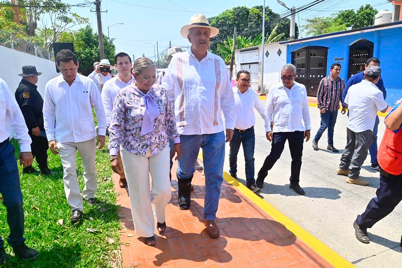 01-Supervisión de programas de alumbrado, construcción de guarniciones (10).jpg