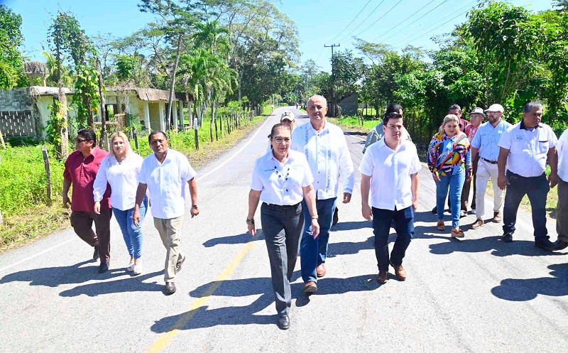3-Inauguración de pavimentación asfáltica (1)_0.jpg