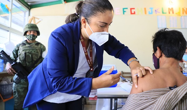 Aplicación de vacunas ejido La Chonita (2).jpeg