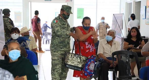 Aplicación de vacunas en el ejido El Tular (3).jpeg