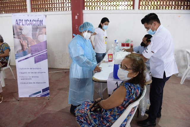 Aplicación de vacunas en el poblado Cucuyulapa (2).jpeg