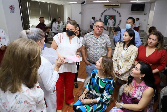 BOLETÍN 2406 DIF ENTREGA DIF TABASCO EQUIPO DE AUDIOLOGÍA AL HOSPITAL DEL NIÑO 14112023 (10).jpg