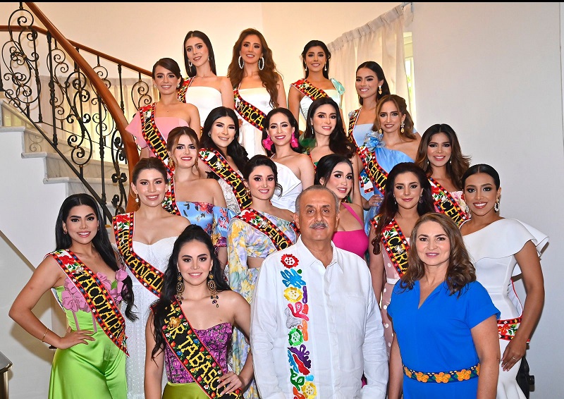 BOLETÍN 562 EJECUTIVO CONVIVEN EL GOBERNADOR CARLOS MERINO Y SU ESPOSA GUADALUPE CASTRO CON LAS 17 EMBAJADORAS EN LA QUINTA GR (8).jpeg