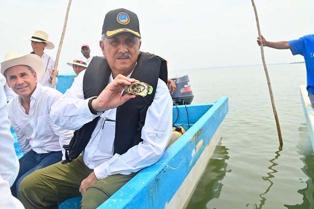 BOLETÍN 597 EJECUTIVO ENTREGA CARLOS MERINO APOYOS PARA POTENCIAR SECTOR OSTRÍCOLA DE TABASCO 02052023 (16).jpg