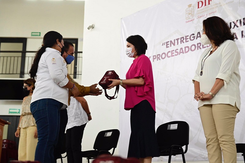 DIF ENTREGA DE AUXILIARES AUDITIVOS 26082021 (13).jpg