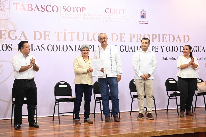 Entrega de Titulos de propiedad en Balancán  (11).jpg