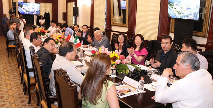 FOTO AALH EMPRESARIOS CHINOS (8).jpeg