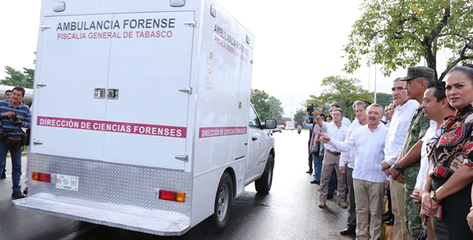 FOTO AALH ENTREGA DE VEHÚCULOS FGE (17).jpeg