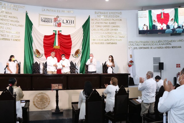 FOTO AALH-ENTREGA SEGUNDO INFORME (1).jpeg