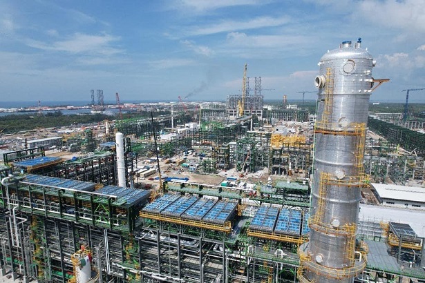 FOTO AMLO EN REFINERÍA DOS BOCAS (3).jpg