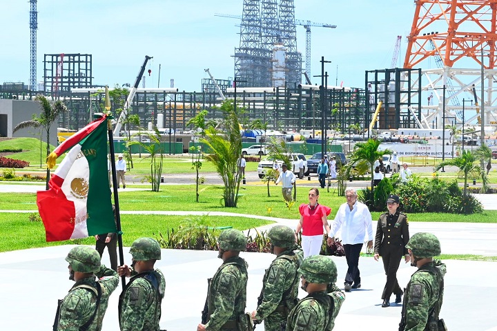 FOTO AMLO-REFINERÍA  (11).jpeg