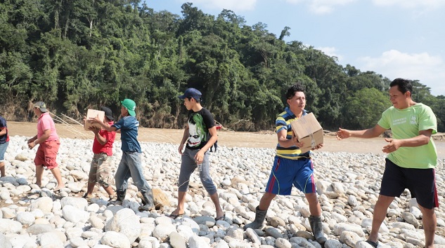 FOTO AYUDA A COMUNIDADES AISLADAS (3).jpeg