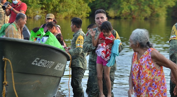 FOTO AYUDA EN MACUSPANA (1).jpeg