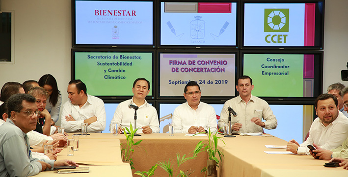 FOTO CONVENIO CON EMPRESARIOS (1).JPG