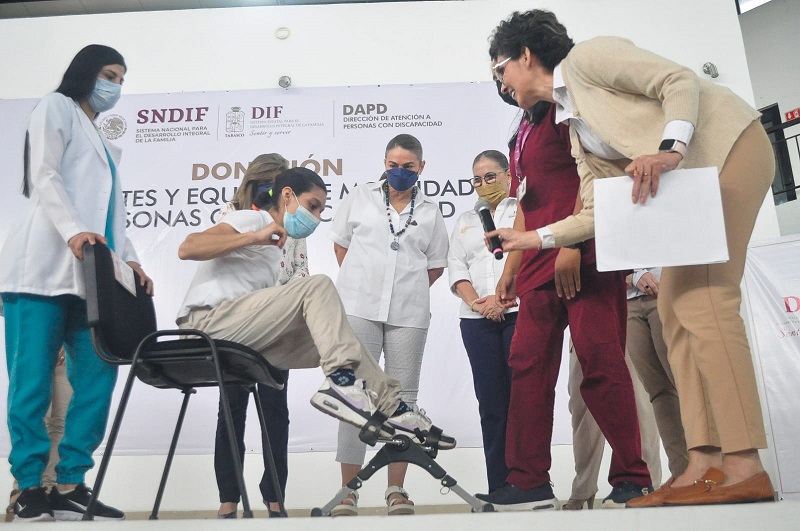 FOTO DIF ENTREGA DE EQUIPOS  (5).jpeg