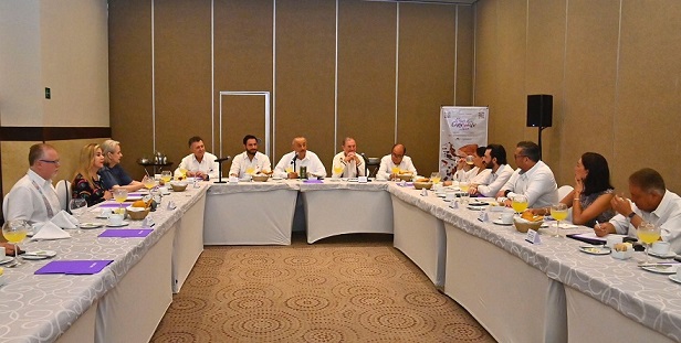 FOTO EJECUTIVO 2.jpeg