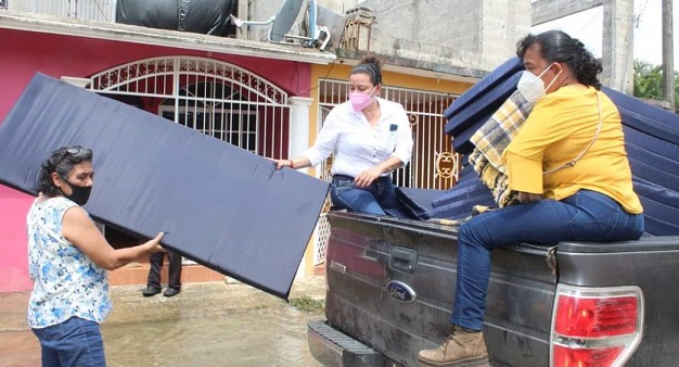 FOTO ENTREGA DE APOYOS (5).jpeg