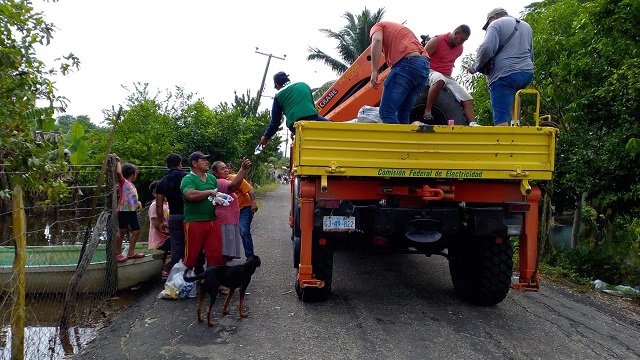 FOTO ENTREGA DE AYUDA (10).jpeg