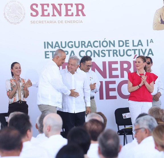 FOTO GOBERNADOR EN REFINERÍA  (9).jpeg