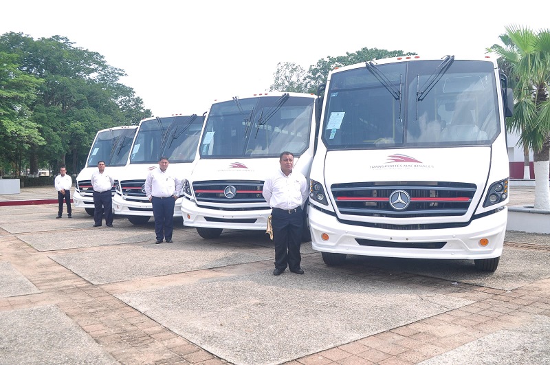 FOTO GOBERNADOR ENTREGA DE UNIDADES  (13).jpeg