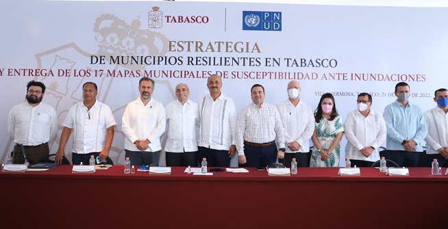 FOTO GOBERNADOR ENTREGA SUSCEPTIBILIDAD ANTE INUNDACIONES  (14).jpeg