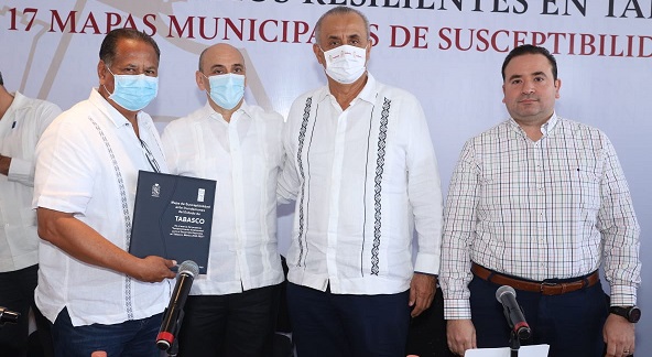 FOTO GOBERNADOR ENTREGA SUSCEPTIBILIDAD ANTE INUNDACIONES  (16).jpeg