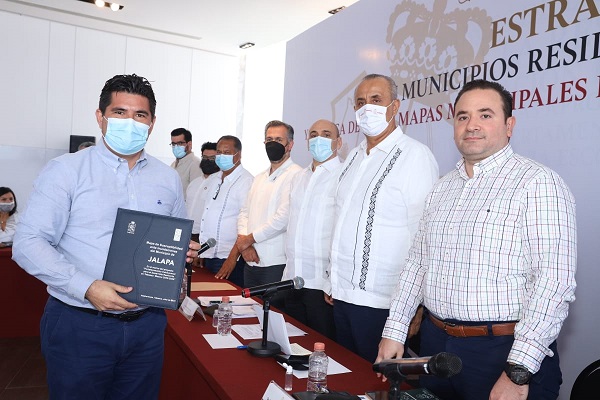 FOTO GOBERNADOR ENTREGA SUSCEPTIBILIDAD ANTE INUNDACIONES  (19).jpeg