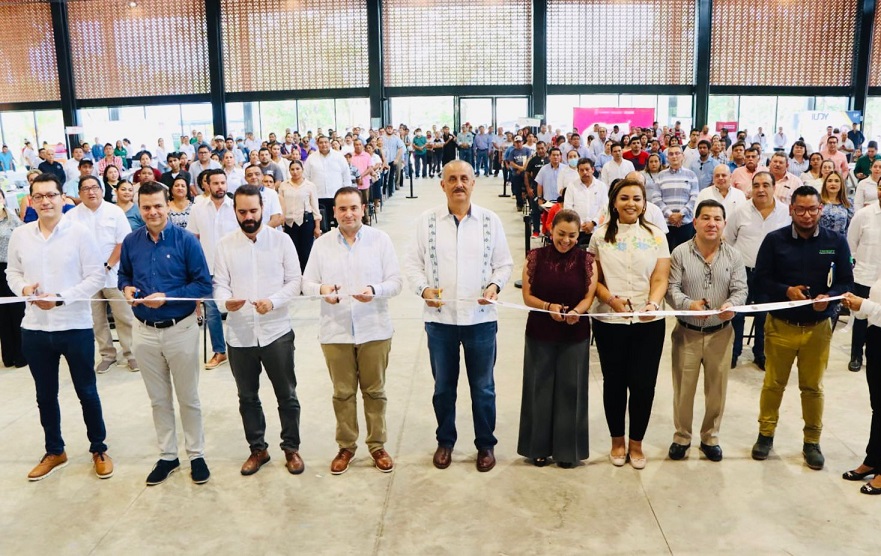 FOTO GOBERNADOR FERIA DE EMPLEO (2).jpeg