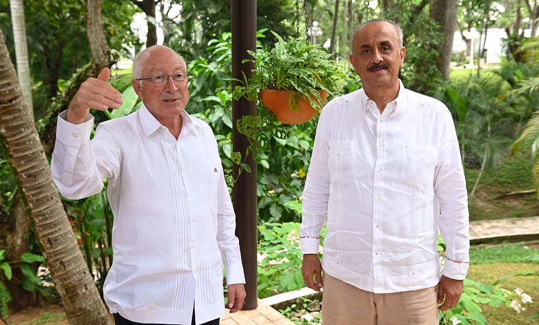 FOTO GOBERNADOR Y EMBAJADOR DE ESTADOS UNIDOS  (7).jpeg