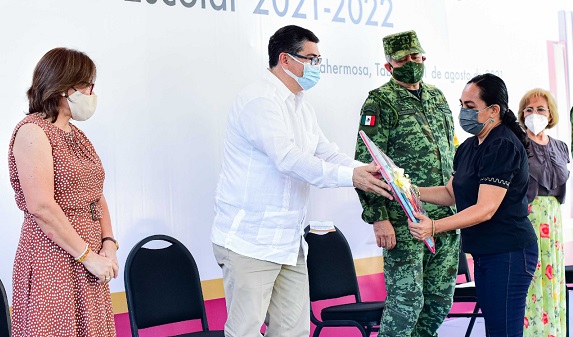 FOTO SETAB-SEGOB-DISTRIBUCIÓN DE LIBROS  (63).jpeg