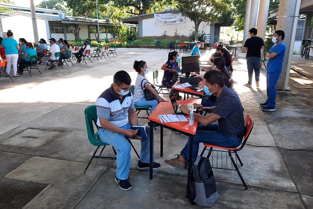 FOTO VACUNACIÓN CENTRO-SEDE COBATAB  (1).jpg