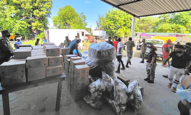 Foto entrega de ayuda humanitaria (2).jpg