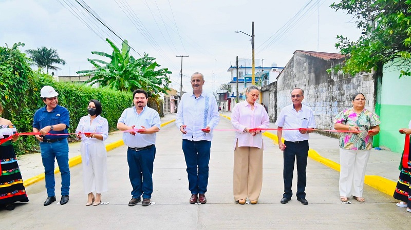 Inauguración de construcción de pavimento en Macuspana (2).jpg
