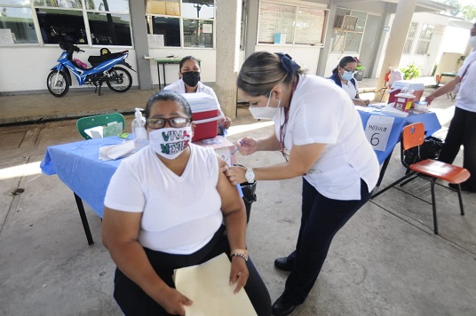 VACUNACI´+ON CENTRO-SEDE GAVIOTAS 07062021 (15).jpg