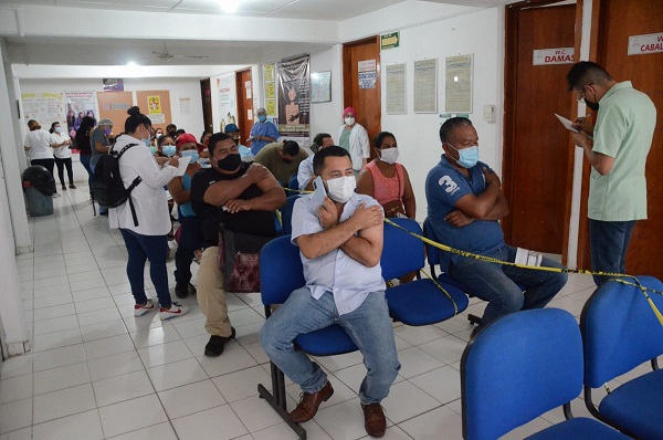 VACUNACIÓN CÁRENAS-SEDE CENTRO DE SALUD URBANO (14).jpg