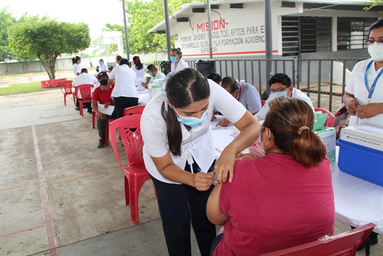 VACUNACIÓN CENTLA 12062021 (24).jpg