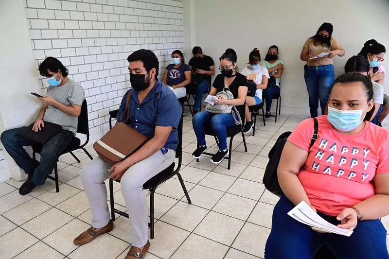 VACUNACIÓN CENTRO SEDE UNIVERSIDAD A PIE (22).jpg