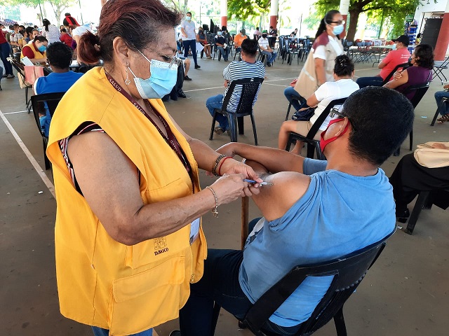 VACUNACIÓN CENTRO-SEDE DEPORTIVA (9).jpg