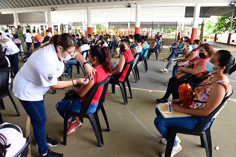 VACUNACIÓN CENTRO-SEDE DEPORTIVA 24082021 (29).jpg