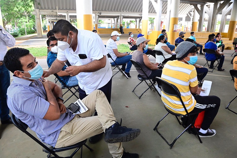 VACUNACIÓN CENTRO-SEDE DEPORTIVA 25082021 (17).jpg