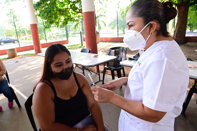 VACUNACIÓN CENTRO-SEDE DEPORTIVA 2608202 (19).jpg