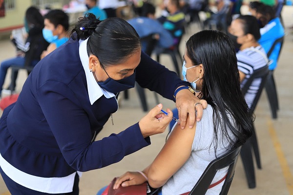 VACUNACIÓN CENTRO-SEDE ESTANZUELA 18102021 (2).jpg