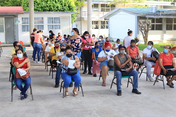 VACUNACIÓN CENTRO-SEDE GAVIOTAS 14102021 (18).jpg