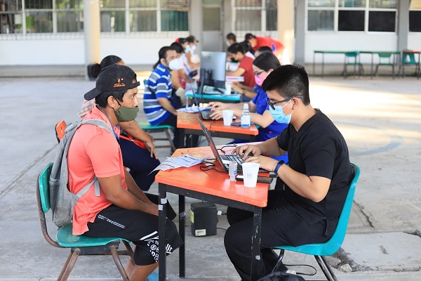 VACUNACIÓN CENTRO-SEDE GAVIOTAS 14102021 (5).jpg