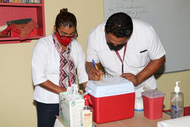 VACUNACIÓN CENTRO-SEDE LA CRUZ DEL BAJÍO (6).jpg